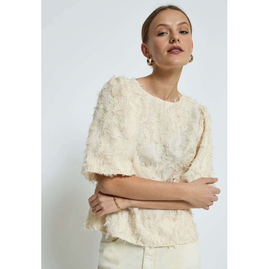 PEPPERCORN TYRELL HALF SLEEVE BLOUSE | BEIGE