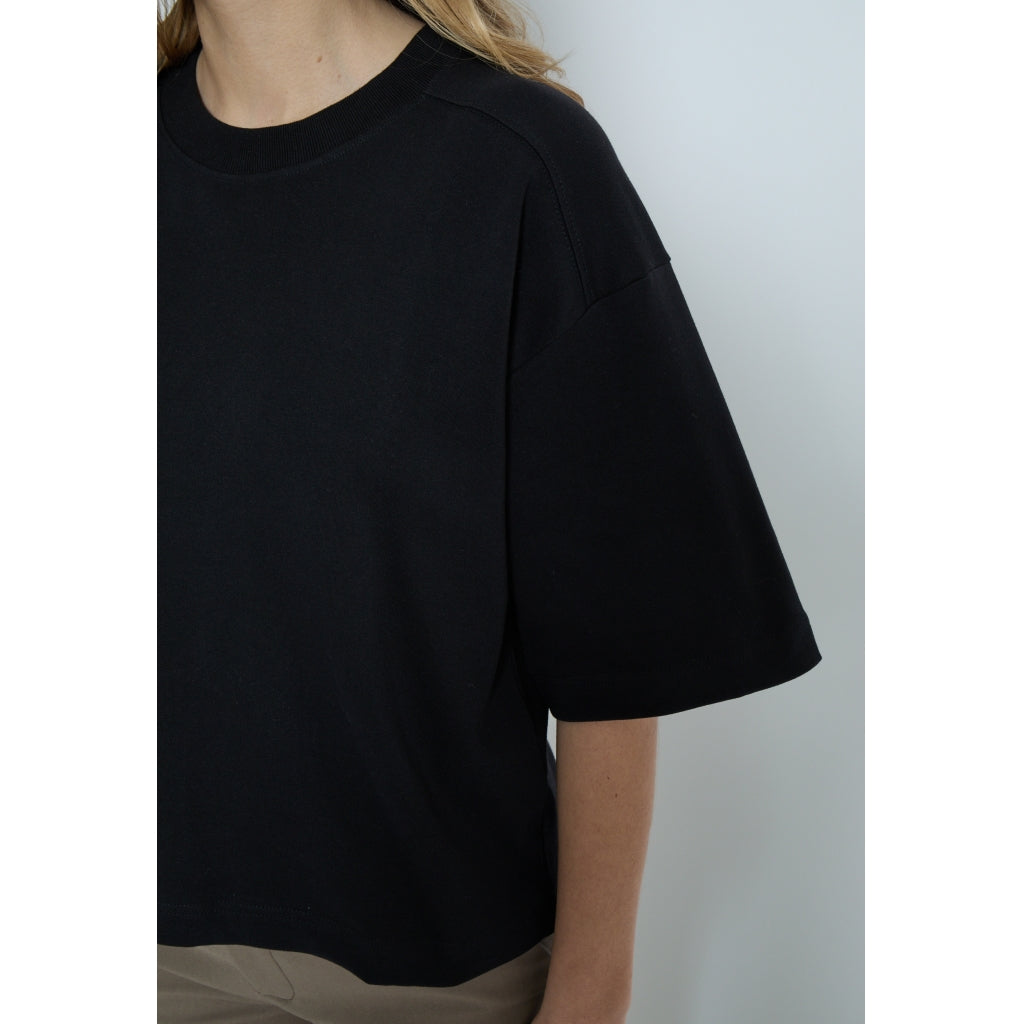 PEPPERCORN FIOLA GOTS T-SHIRT | BLACK