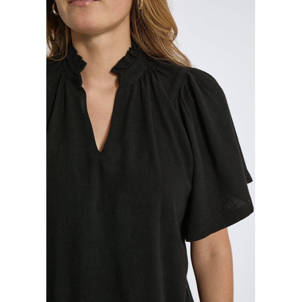 PEPPERCORN HANNAH BLOUSE | ZWART