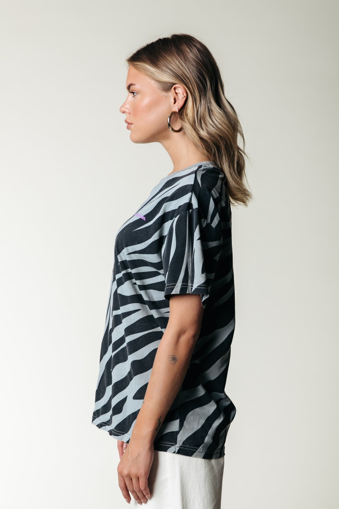COLOURFUL REBEL ZEBRA ACID WASH LOOSEFIT TEE
