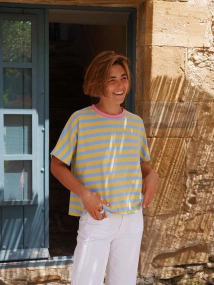 MINDTRAVELER STRIPED TEE | GEEL/BLAUW