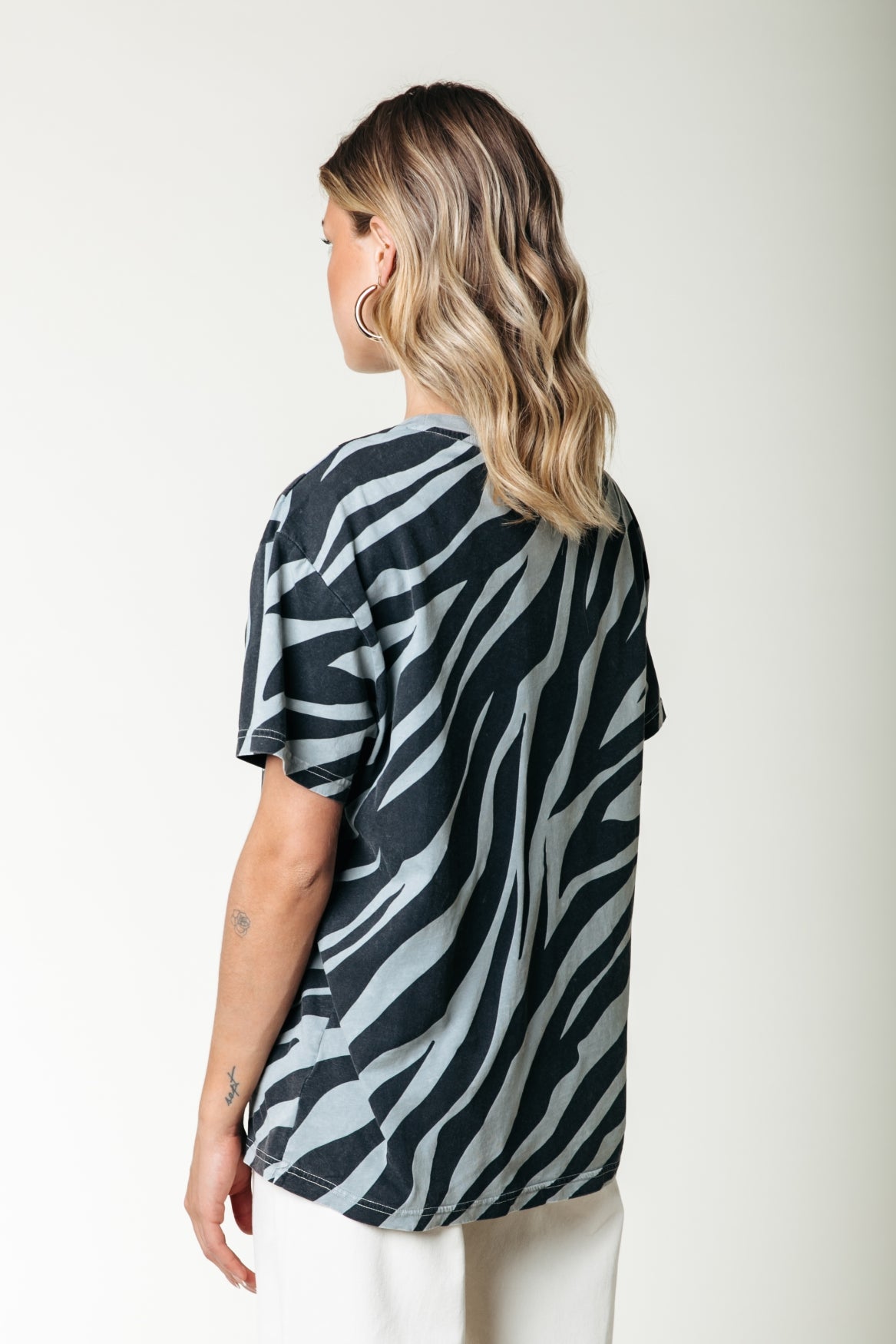 COLOURFUL REBEL ZEBRA ACID WASH LOOSEFIT TEE