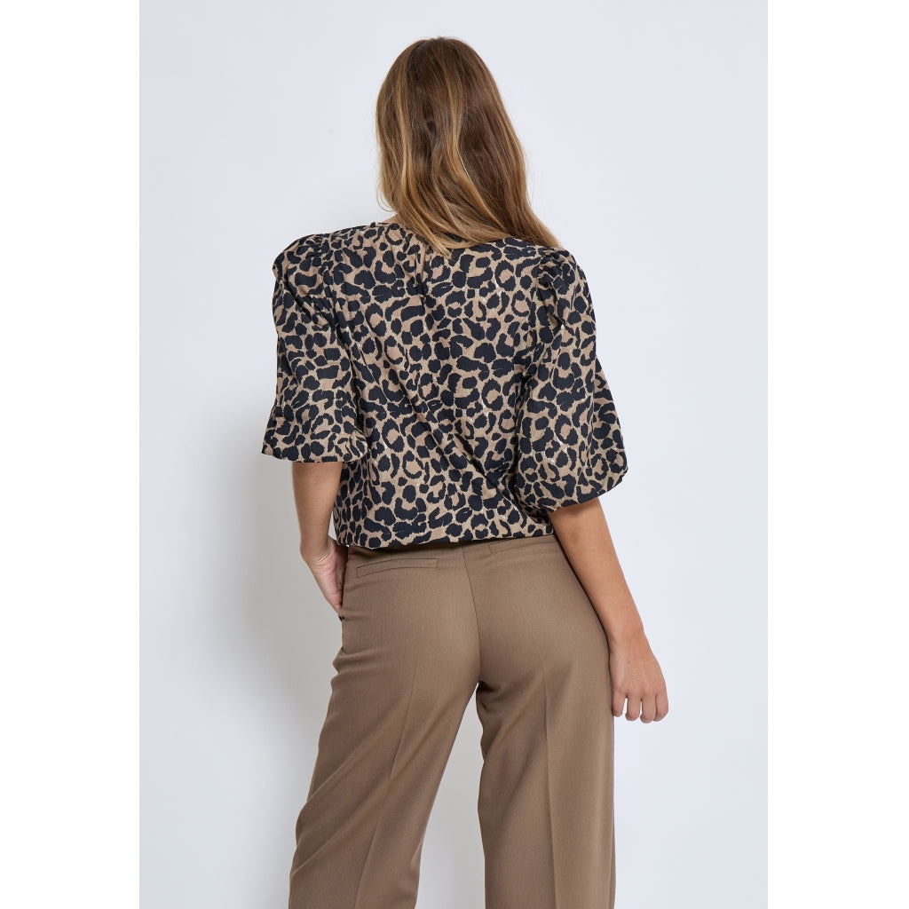 PEPPERCORN TYRELL LEO BLOUSE