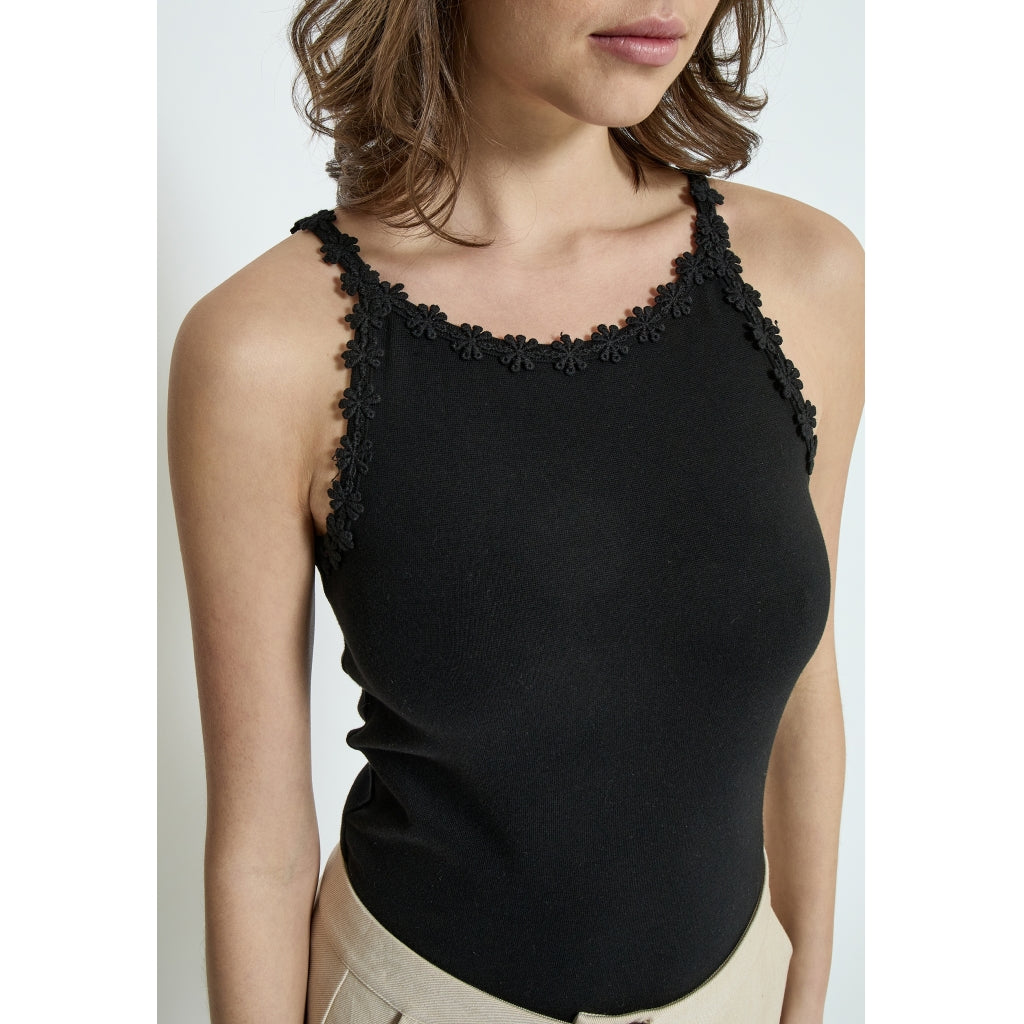 PEPPERCORN ALICE GOTS STRAP TOP | ZWART