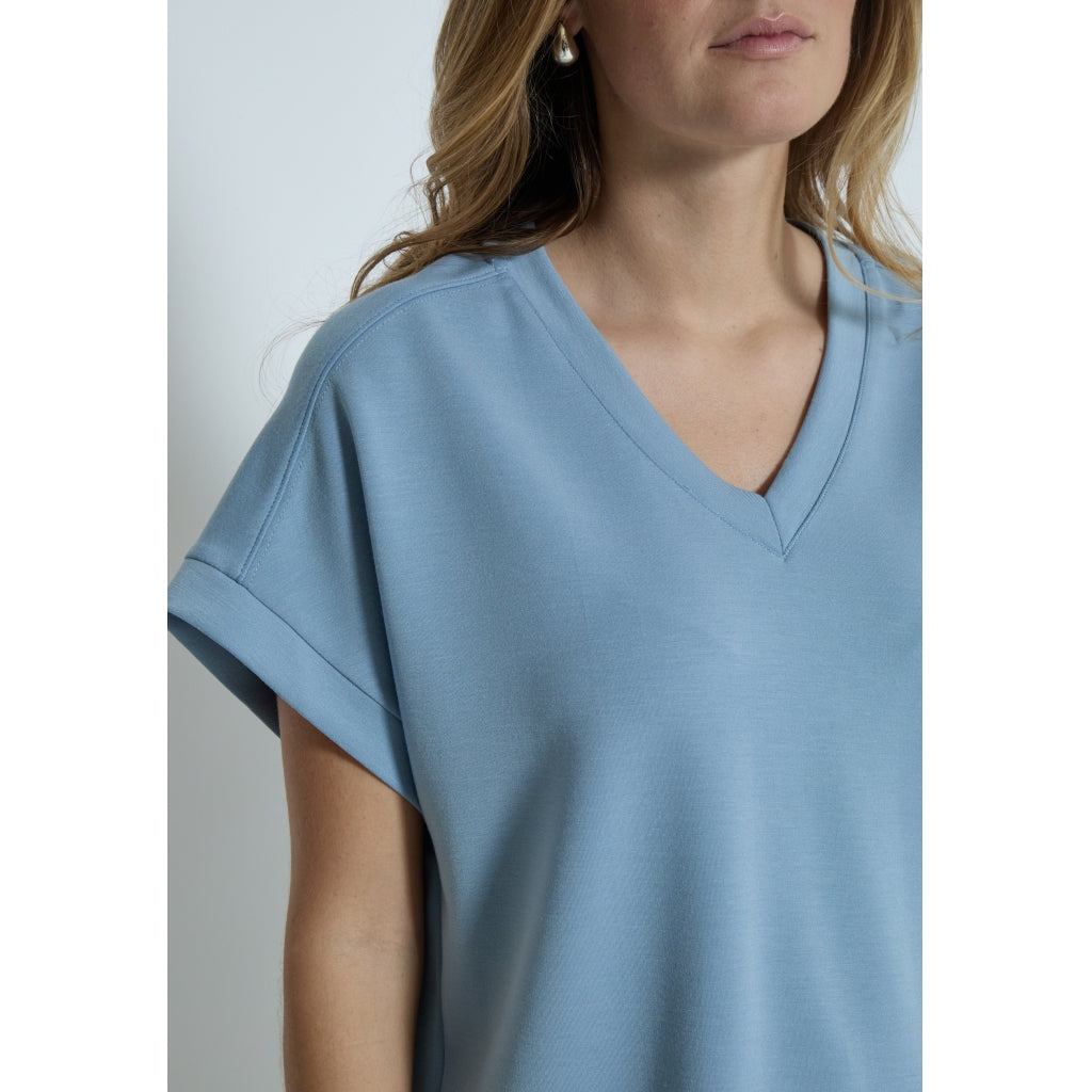 PEPPERCORN DICETTE V-TOP | FADED DENIM