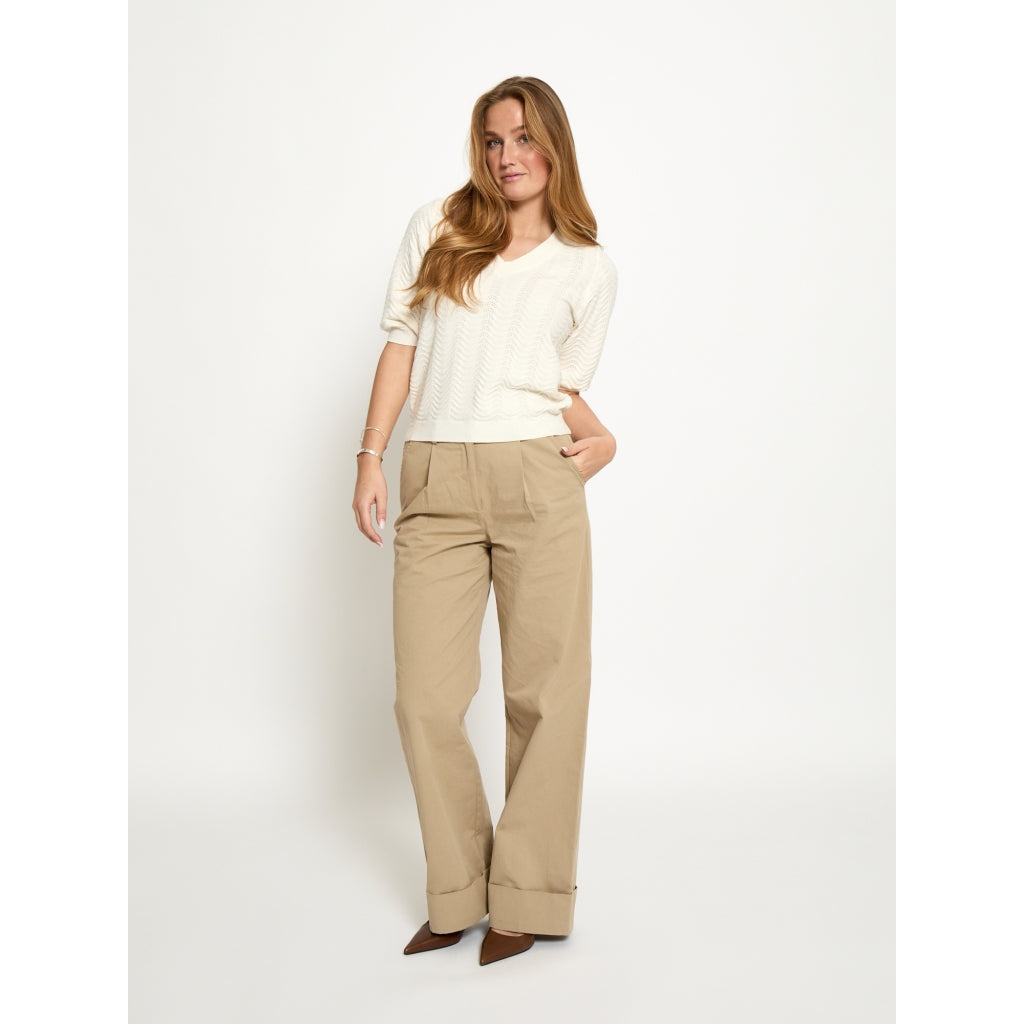 PEPPERCORN RUTHIA V-NECK PULLOVER | CREME
