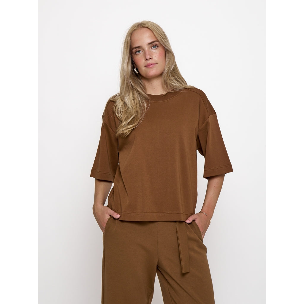 PEPPERCORN FIOLA GOTS T-SHIRT | TOFFEE