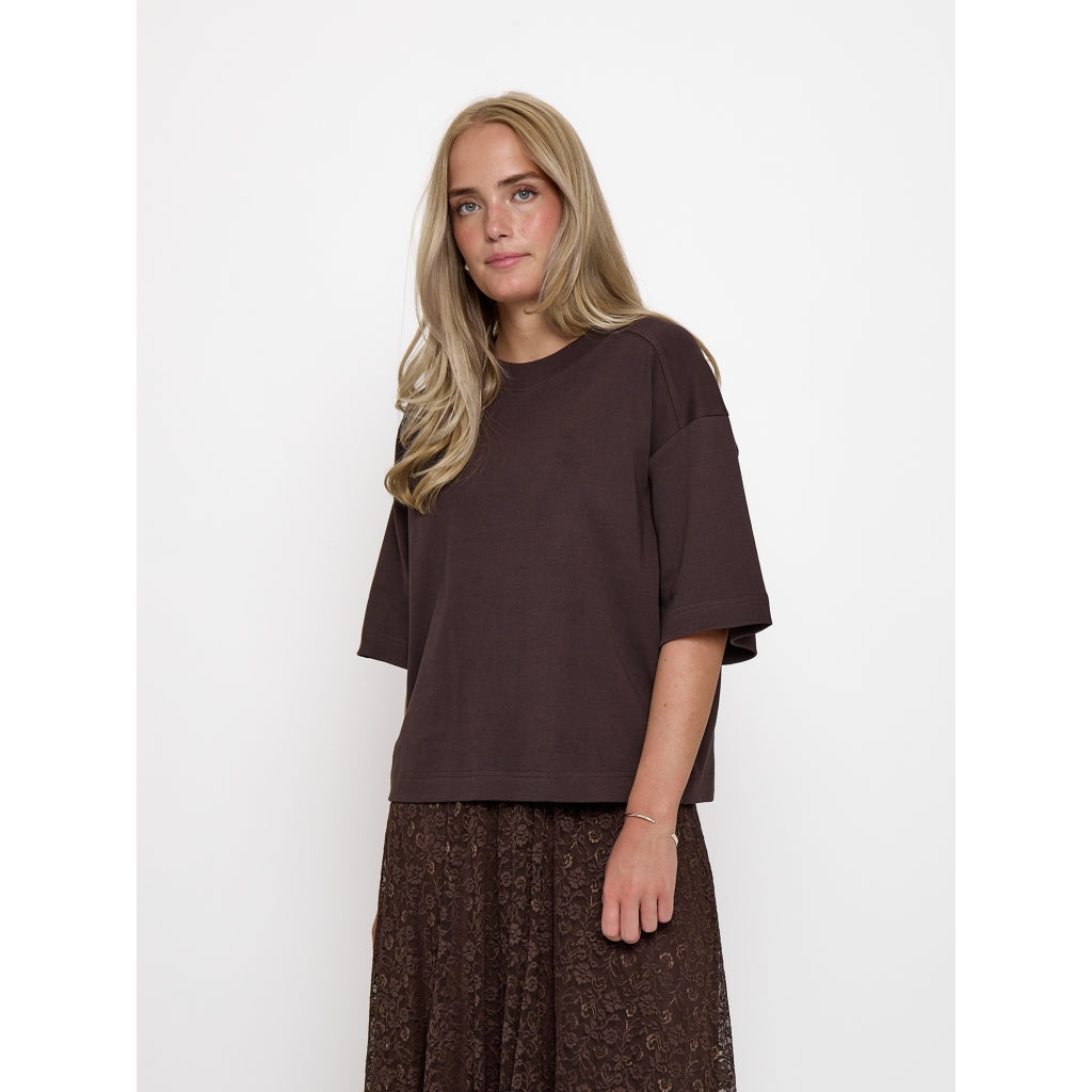 PEPPERCORN FIOLA GOTS T-SHIRT | BROWN