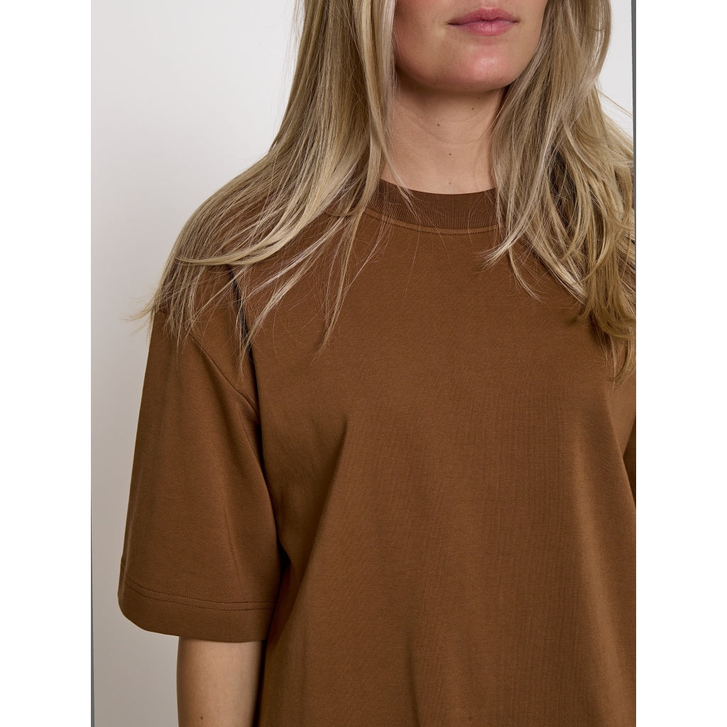 PEPPERCORN FIOLA GOTS T-SHIRT | TOFFEE