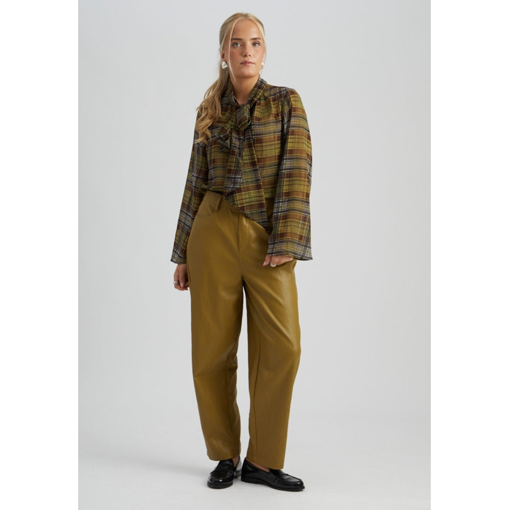 PEPPERCORN SAGE NAMIRA PANTS | PLANTATION GREEN
