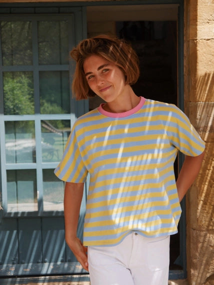 MINDTRAVELER STRIPED TEE | GEEL/BLAUW