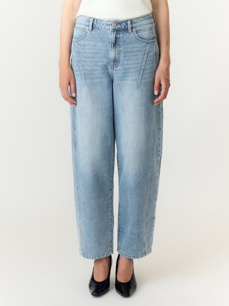 YAS SKY HW BARREL JEANS S.