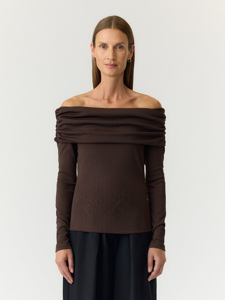 YAS LIVO LS OFF SHOULDER TOP | CHOCOLATE BROWN