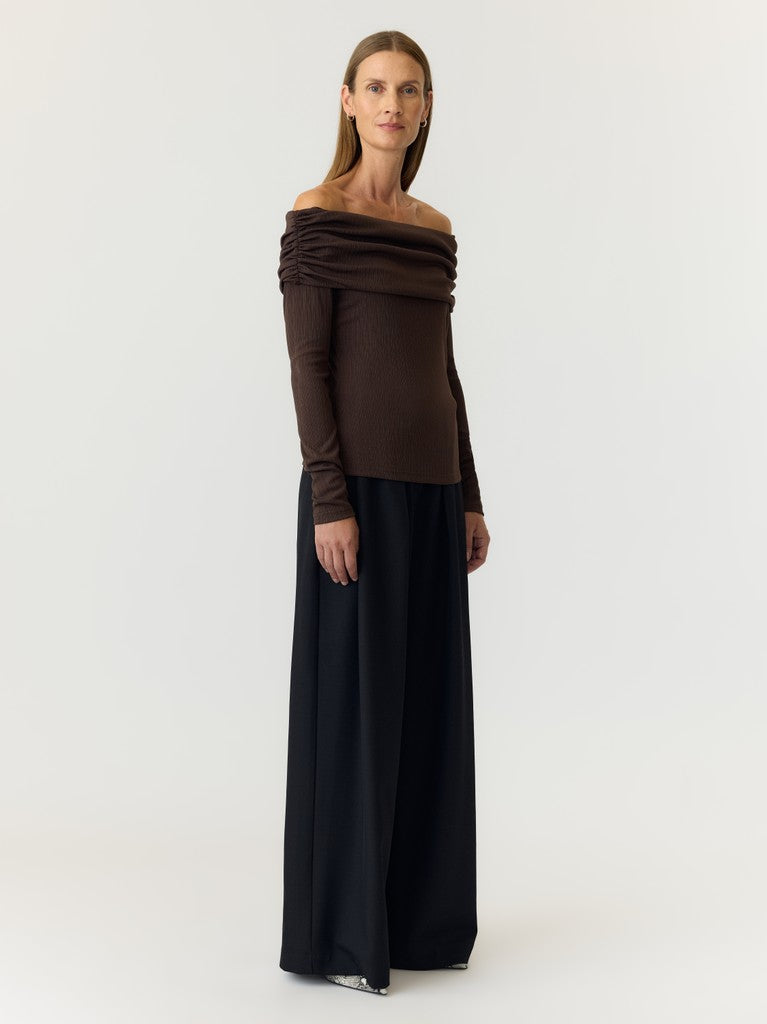 YAS LIVO LS OFF SHOULDER TOP | CHOCOLATE BROWN