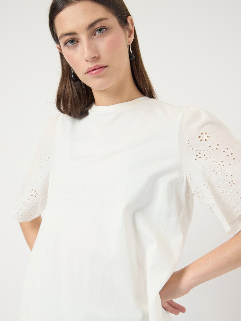 YAS LEX SS TOP W. EMB SLEEVES S. NOOS