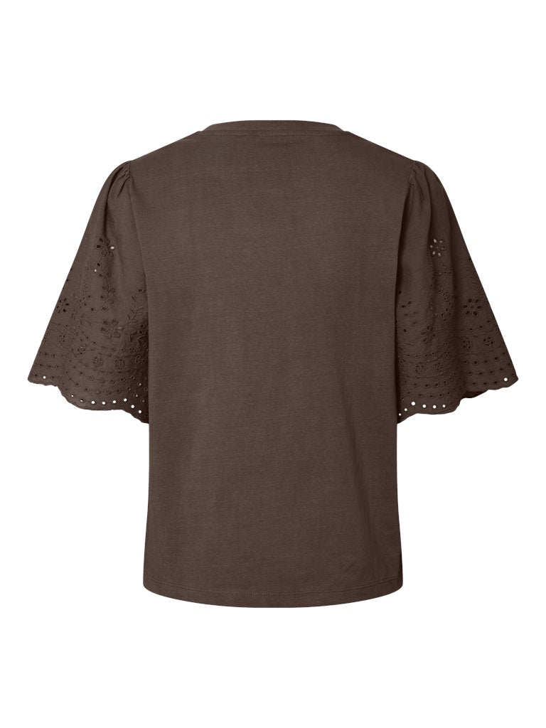 YAS LEX SS TOP W. EMB SLEEVES | BRUIN